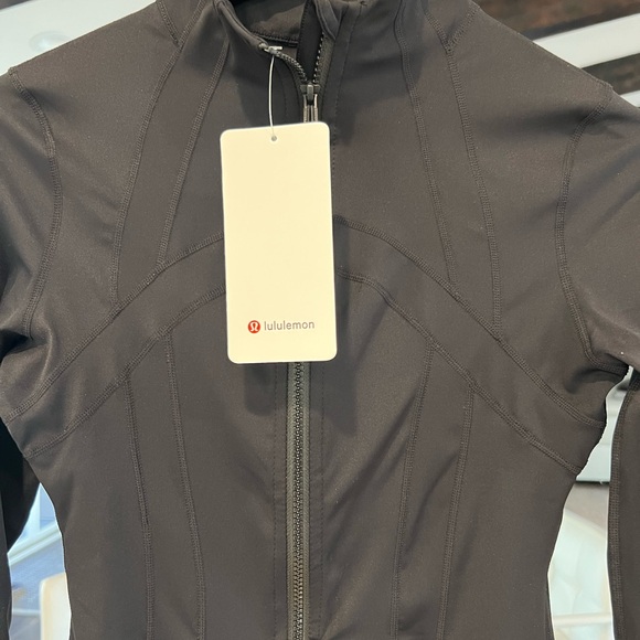 Lululemon Define Woman’s Jacket Size 6 - Picture 6 of 7
